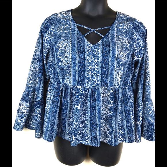 TRUE CRAFT  Blouse Bell Sleeves Sz OX - Picture 1 of 5